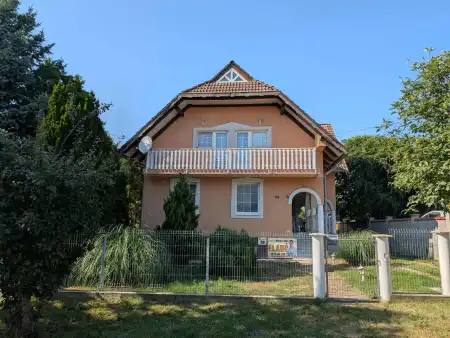 Eladó családi ház, Gyenesdiás 5 szoba 310 m² 91.8 M Ft
