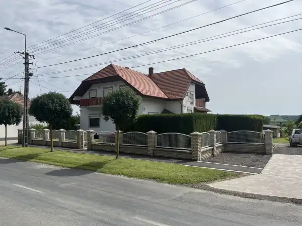 Eladó családi ház, Zalaapáti 6 szoba 255 m² 169 M Ft