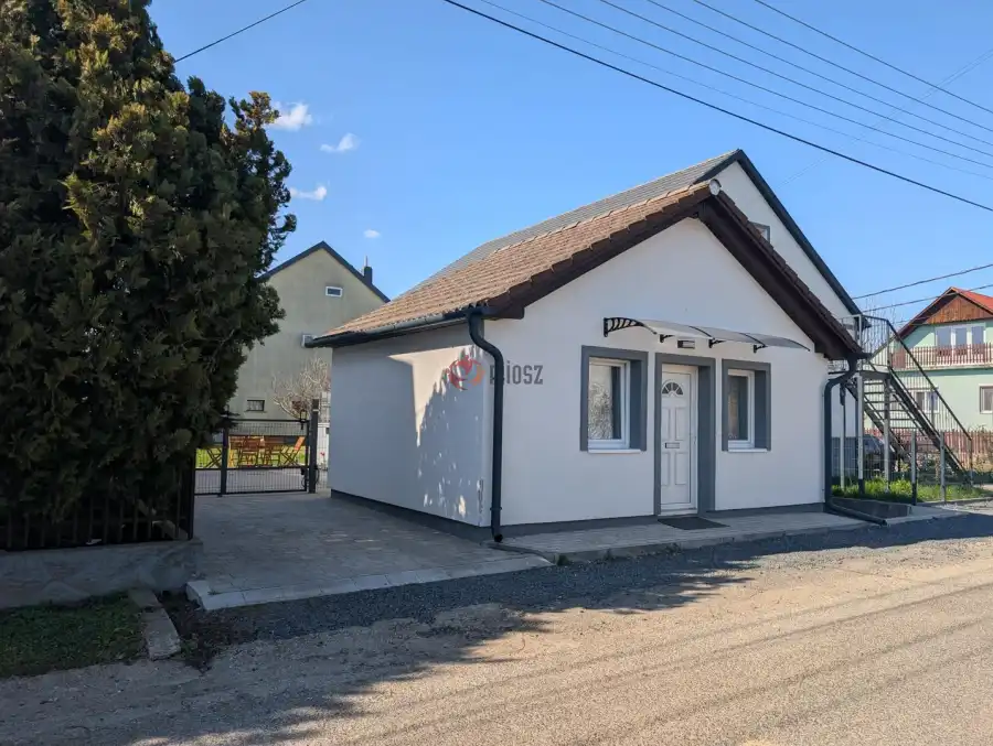 eladó téglalakás, Sármellék