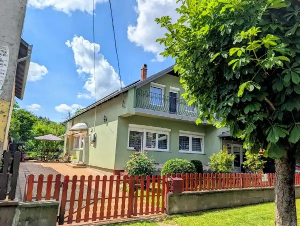 Eladó családi ház, Hévíz 4 szoba 250 m² 196.9 M Ft