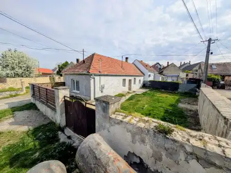Eladó családi ház, Sümeg 2 szoba 62 m² 22.8 M Ft