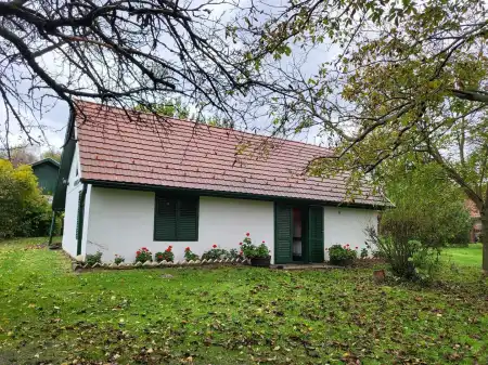 Eladó nyaraló, Várvölgy 1 szoba 43 m² 19.9 M Ft